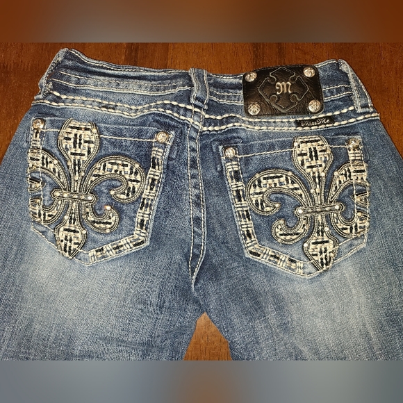 Miss Me Signature Capri Size 25 - Picture 3 of 10